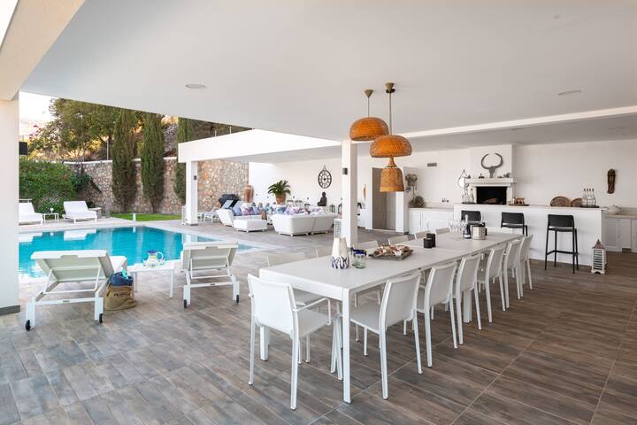 Luxury Villa Oceania Lindos with Infinity Pool gallery image 5