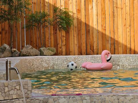 Moonlight Day

'Moonlight Stay'

Meeting, barbecue party, swimming pool, private pension