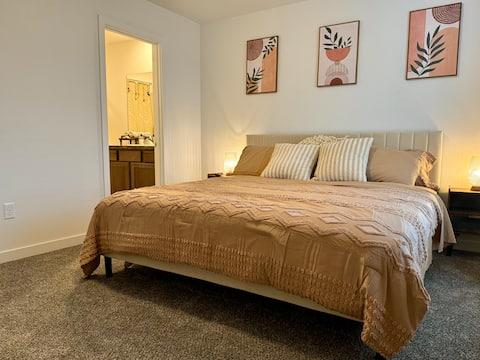 The Emerald Escape | 2BR/2BA King Suite