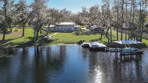Awesome Family Lake House!