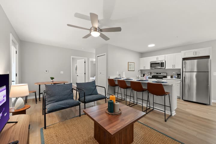 Charming & Central | 3 Bedroom | Cle Clinic - Cleveland, OH