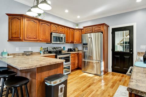 Popular Airbnb listing: Paradise a Relaxing Retreat for up to 18 guests in Cleveland