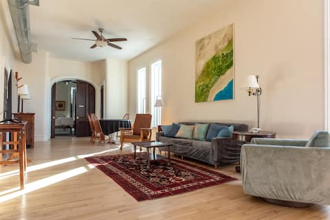 2 Min to RPI | Modern Space + Fast WiFi