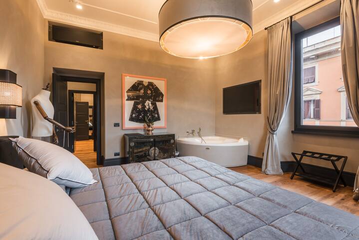 Mega Royal Suite gallery image 2