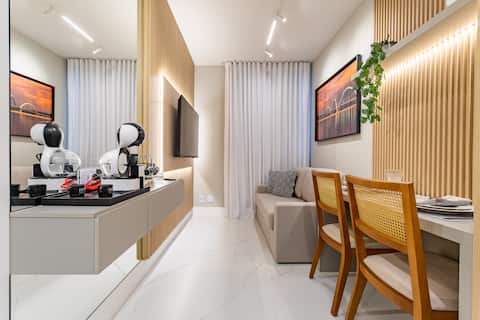 Modern, renovated Southwest apartment + garage