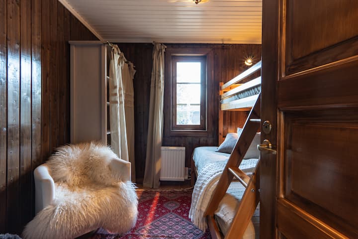 Sovrum med våningssäng med upp till 3 bäddar.