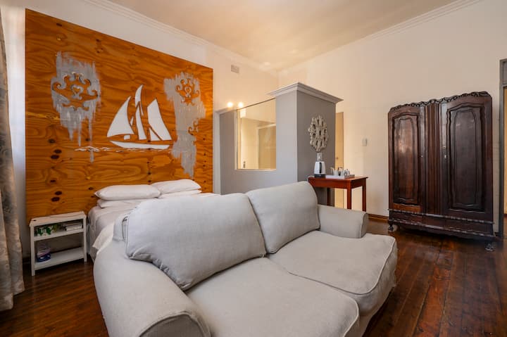Room 2 - Delmas