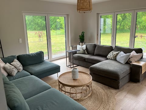 Top Airbnb: Lake Escape: Fly in, Paddle Out in Mirow