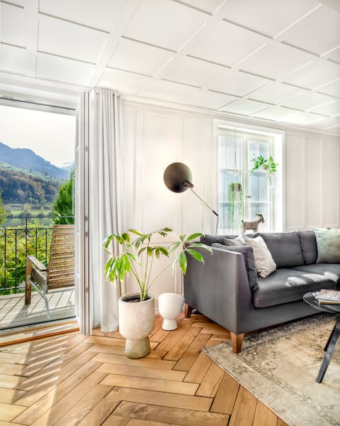 Lake & mountains – stunning apartment and garden !