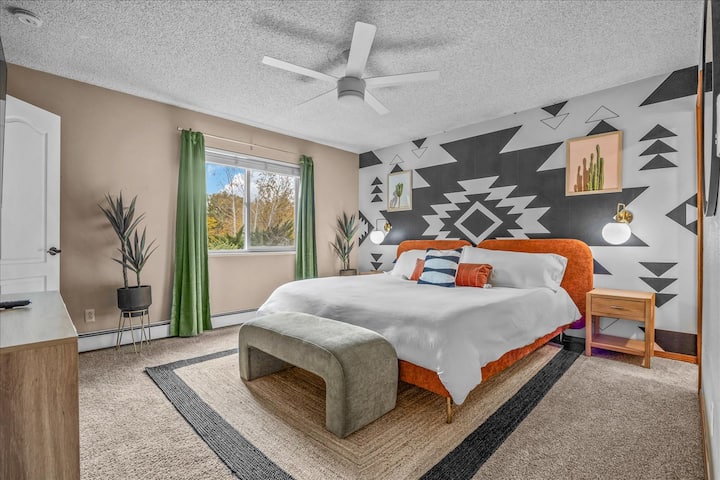 Pool Hot Tub Mini Golf Game Room Sleeps 12 - Grand Junction, CO