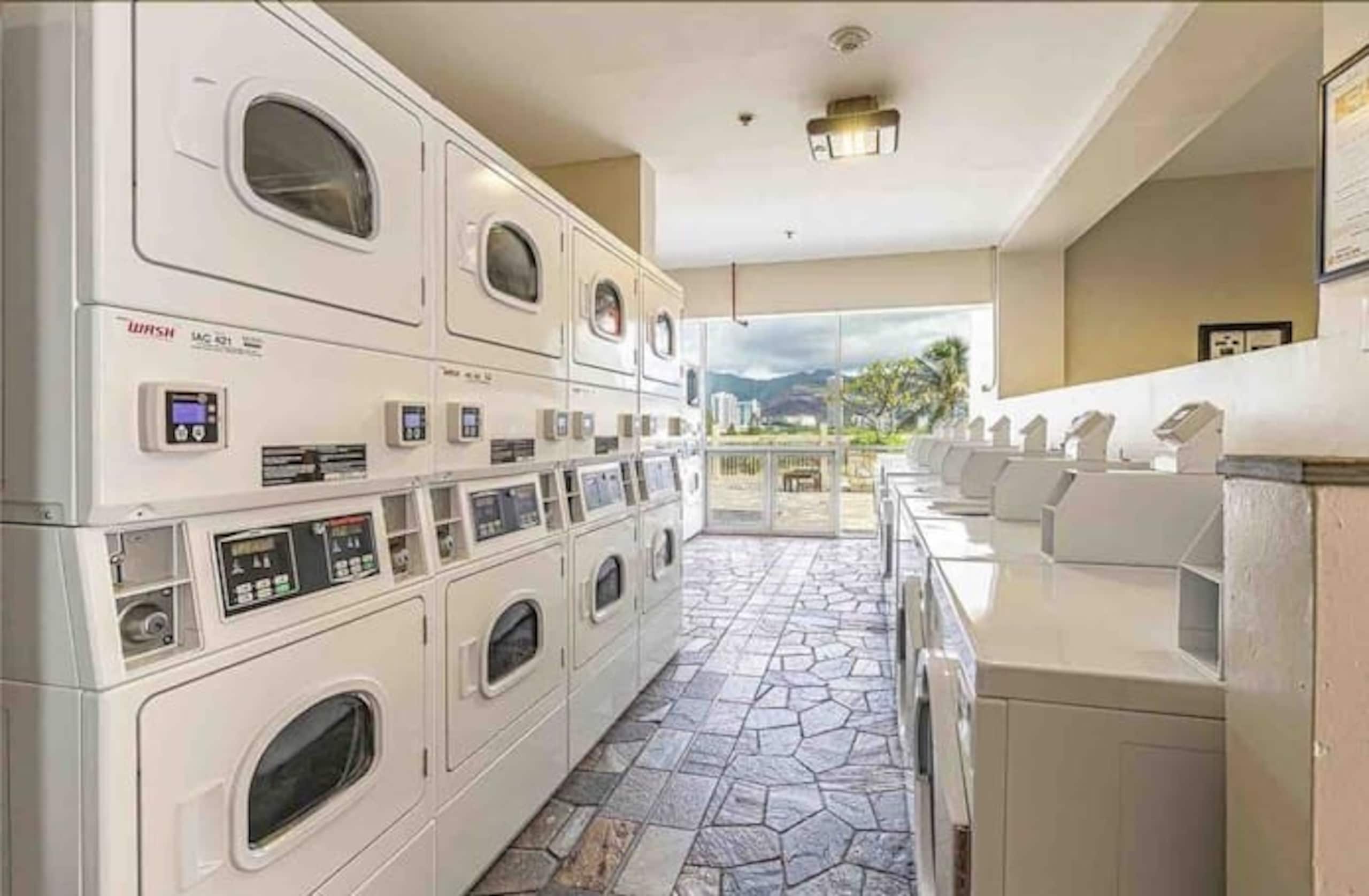 Cozy Modern Studio Close to Waikiki Beach - Image 29
