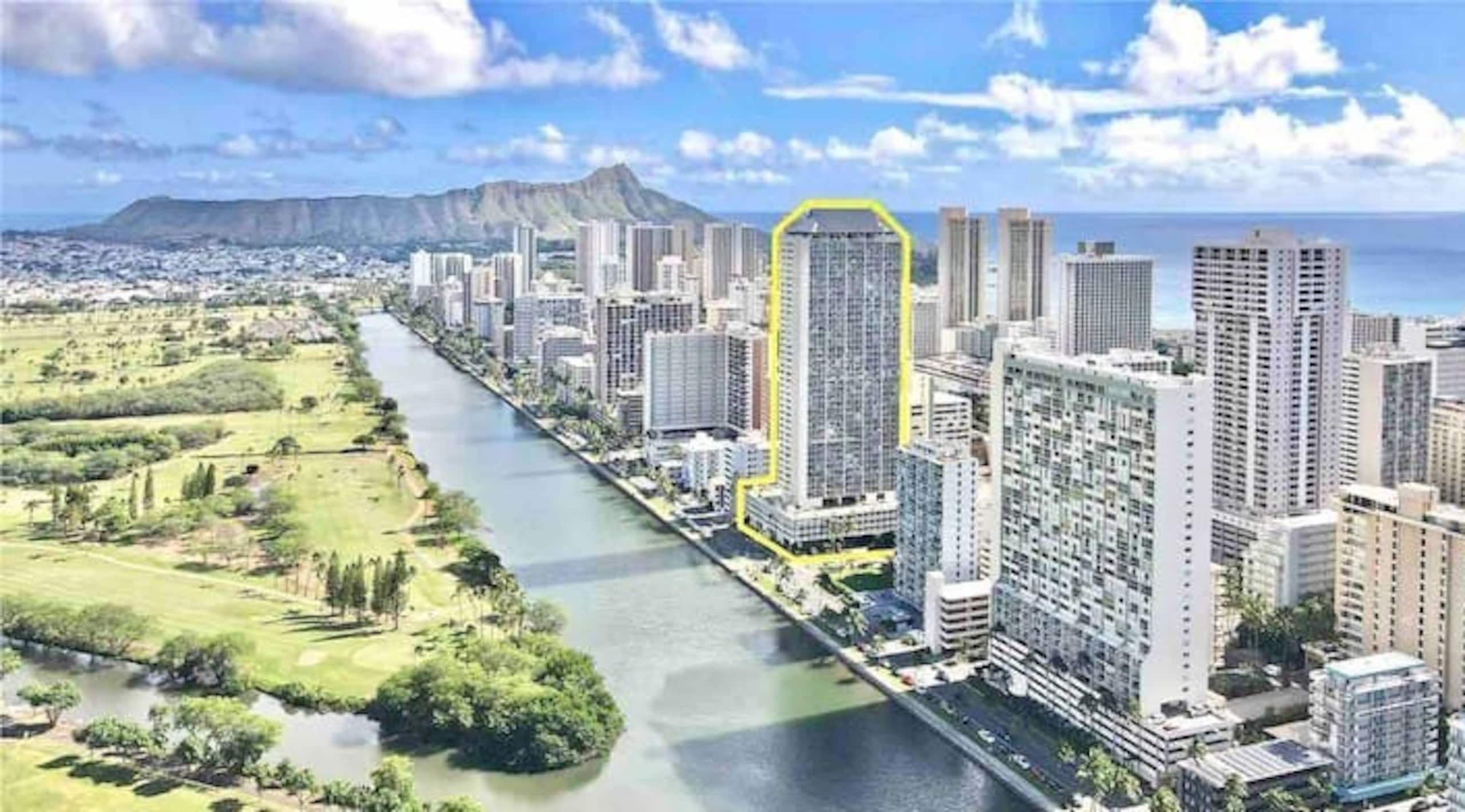 Cozy Modern Studio Close to Waikiki Beach - Image 32