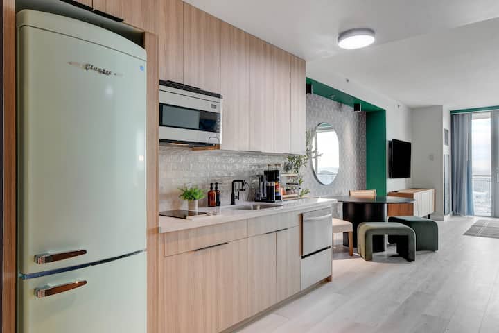 Ava  Suite 37th Flr Balcony Strip View *Remodeled - Las Vegas, NV
