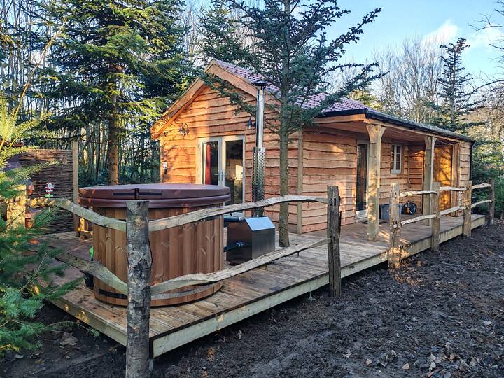 Unique, Amazing Lodge - Private Hot-tub & Bbq - Kent
