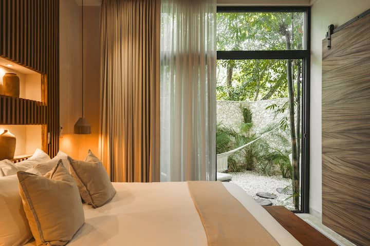 Camera confortevole con vista sul cortile