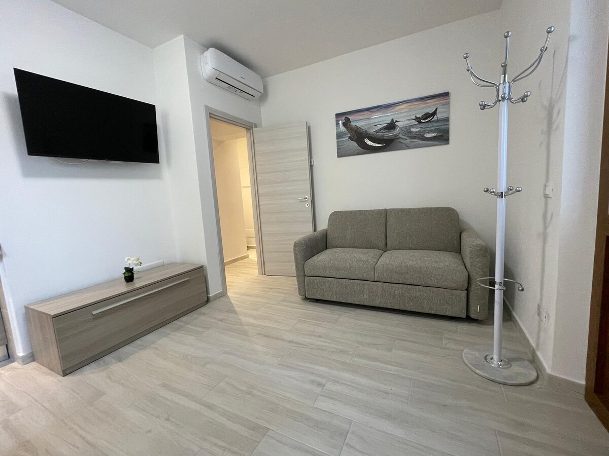 Popular Airbnb listing: Salsedine Levante Apartment - 100 METERS FROM THE SEA in Ameglia