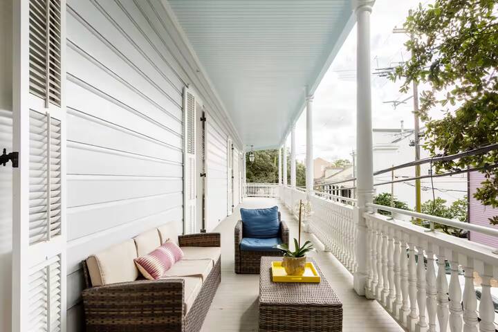 Frenchmen St 3 Br w Huge Balcony gallery image 4