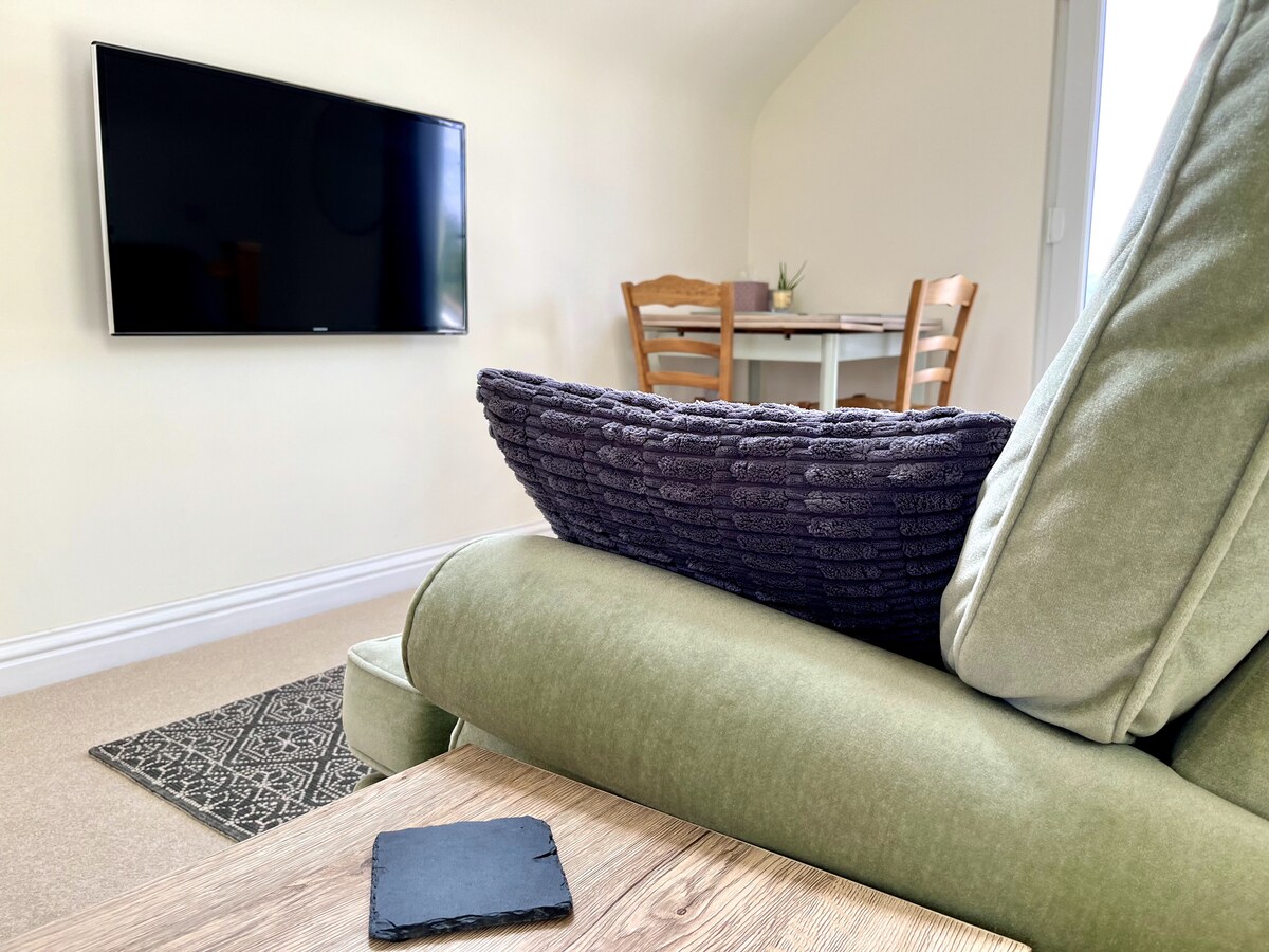 Top Airbnb: The Pine Loft, Shillington in Bedfordshire