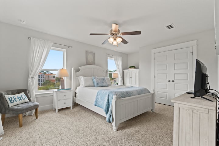 Views of the Intracoastal Waterway from this 2nd Master Suite