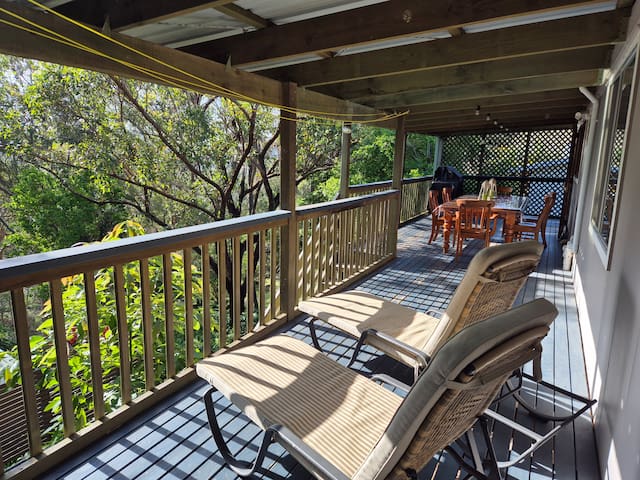 Bushland Retreat with Coastal & Birdsong Melodies