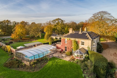 Margaretta House with additional Pool House suite