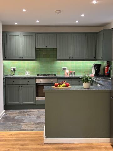 Spacious Hampstead Home gallery image 2