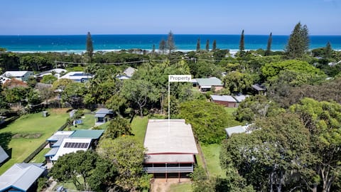 Lorraine's Beach house - 3 mins walk to beach