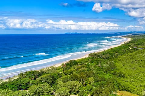 Lorraine's Beach house - 3 mins walk to beach