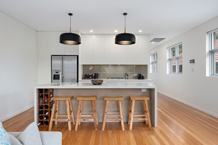 Coogee Palms | 4 Bedroom Luxury | Alfresco Living gallery image 3