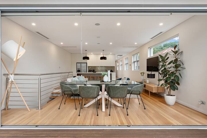 Coogee Palms | 4 Bedroom Luxury | Alfresco Living gallery image 4