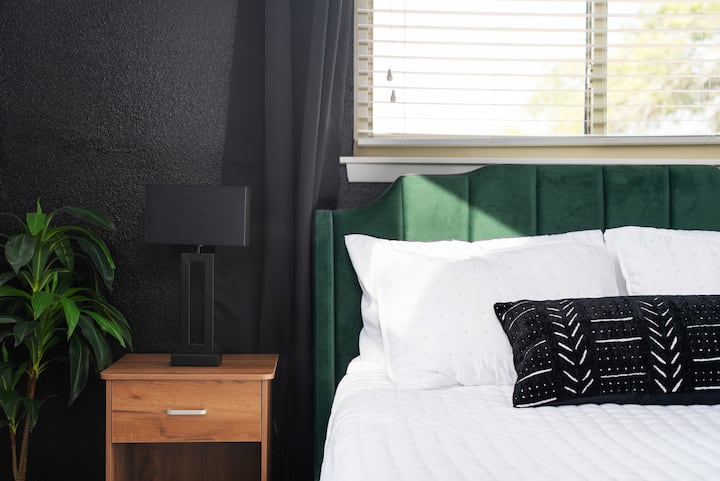 Esta cama de espuma de memória queen size certamente atenderá às suas necessidades de conforto