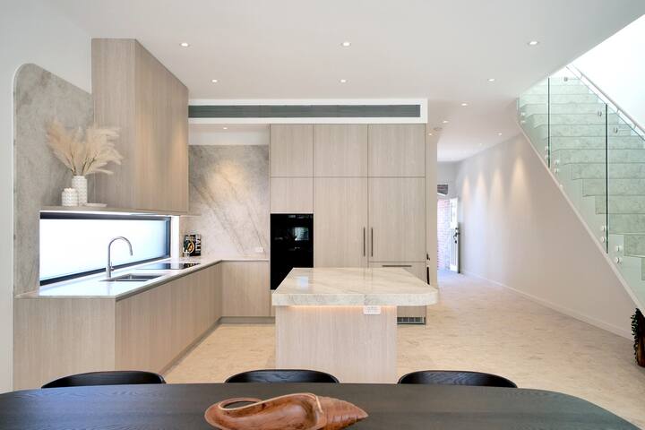 Bondi Beachside Home gallery image 5