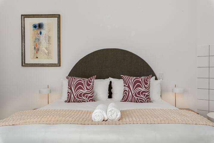 Modern Mountain View Townhouse | Pool | Fireplace gallery image 5