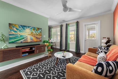 Popular Airbnb listing: Hyde Park Gem • Walk to Bayshore • Near Downtown in Hyde Park Spanishtown Creek