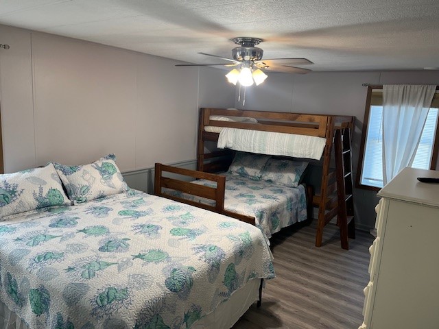 Მთავარი საძინებელი აღჭურვილია ორადგილიანი საწოლით და ორსართულიანი საწოლებით (ორადგილიანი ერთადგილიანი).  Დიდი კომოდი და სმარტ-ტელევიზორი.