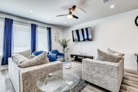 Top performing Airbnb: Home Away From Home| NRG| Airport | Medical Center in South Acres / Crestmont Park
