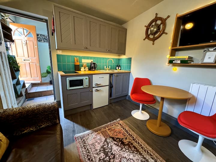 The Bolt: Ground Floor Apartment - Bristol