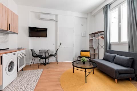 Top performing Airbnb: Charming Lucero, Studio Apartment ii in Latina
