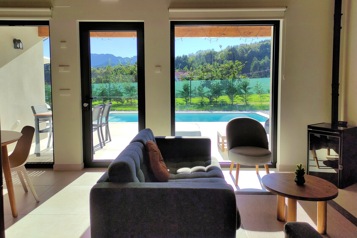 Top Airbnb: Mi Aldea Chica. House C with a private pool. en Ribeseya