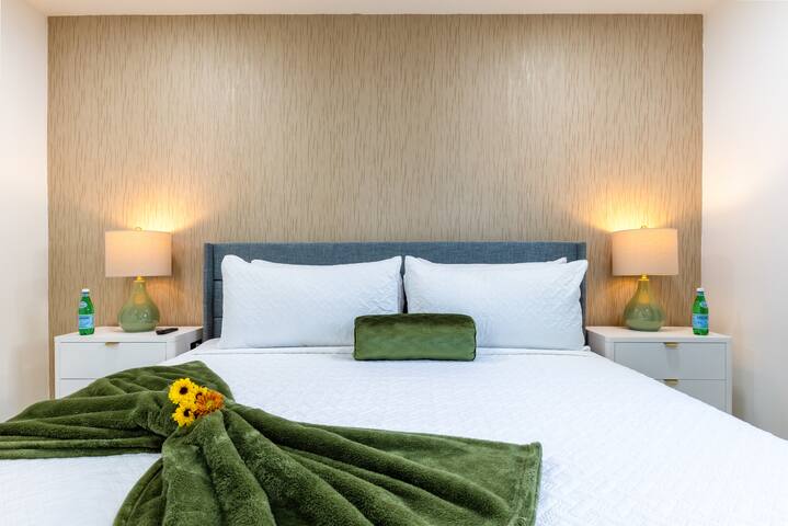 Majestic Lakeview Villa | Heated pool | kayak |BBQ gallery image 3