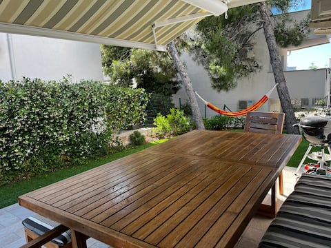 Popular Airbnb listing: Apartment Peaceful Garden near the Beach in Šimuni