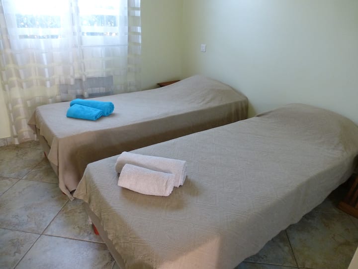 CH 2: Las dos camas se pueden juntar para hacer una cama grande de 160x200