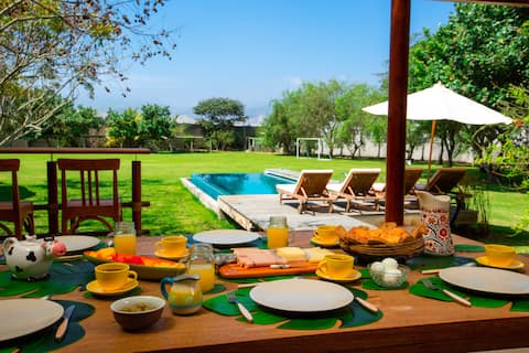 Samay House: Pool+soccer court+farm