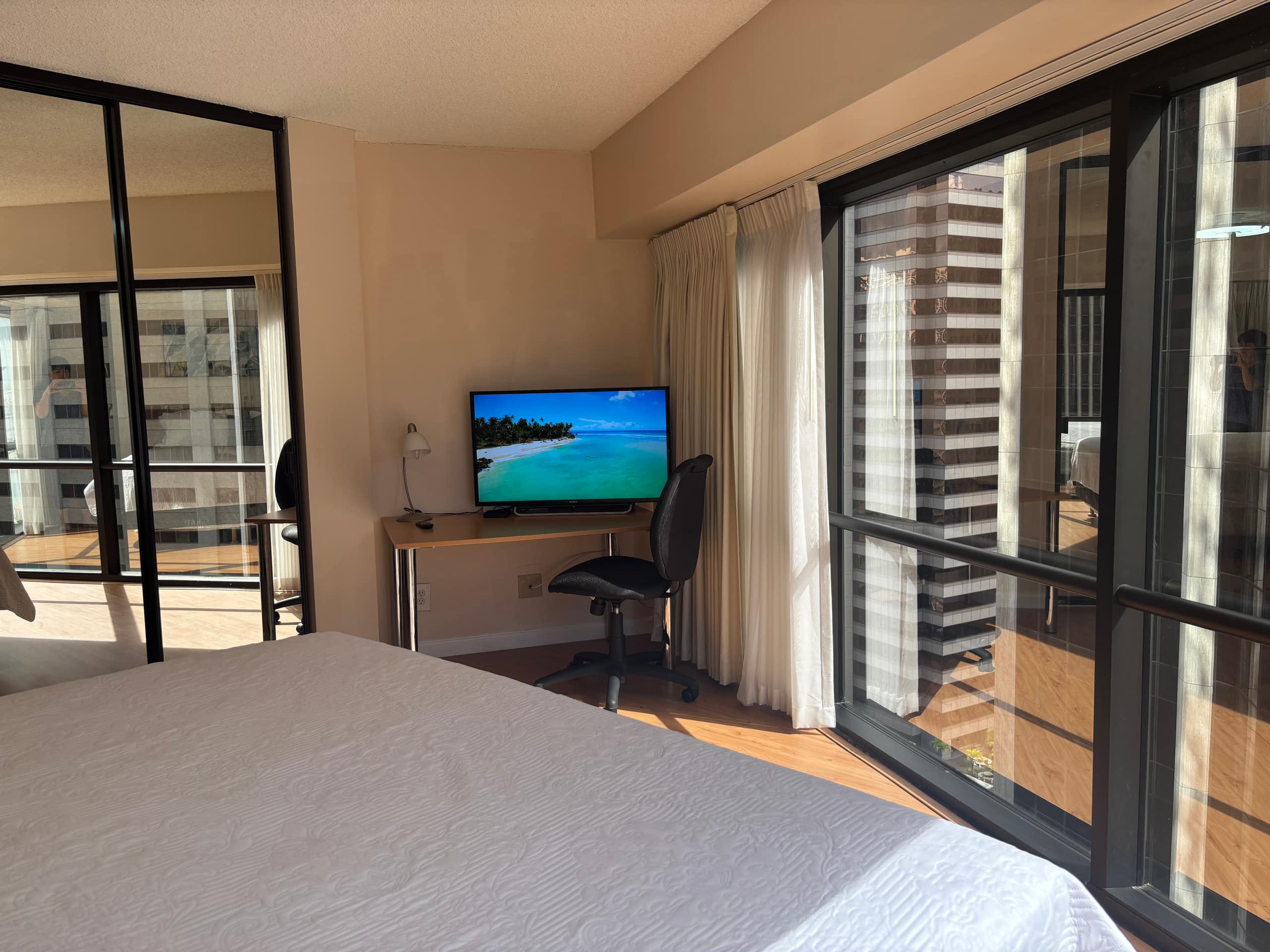 Condo in Honolulu · ★4.69 · 3 bedrooms · 5 beds · 1 private bath - Image 9