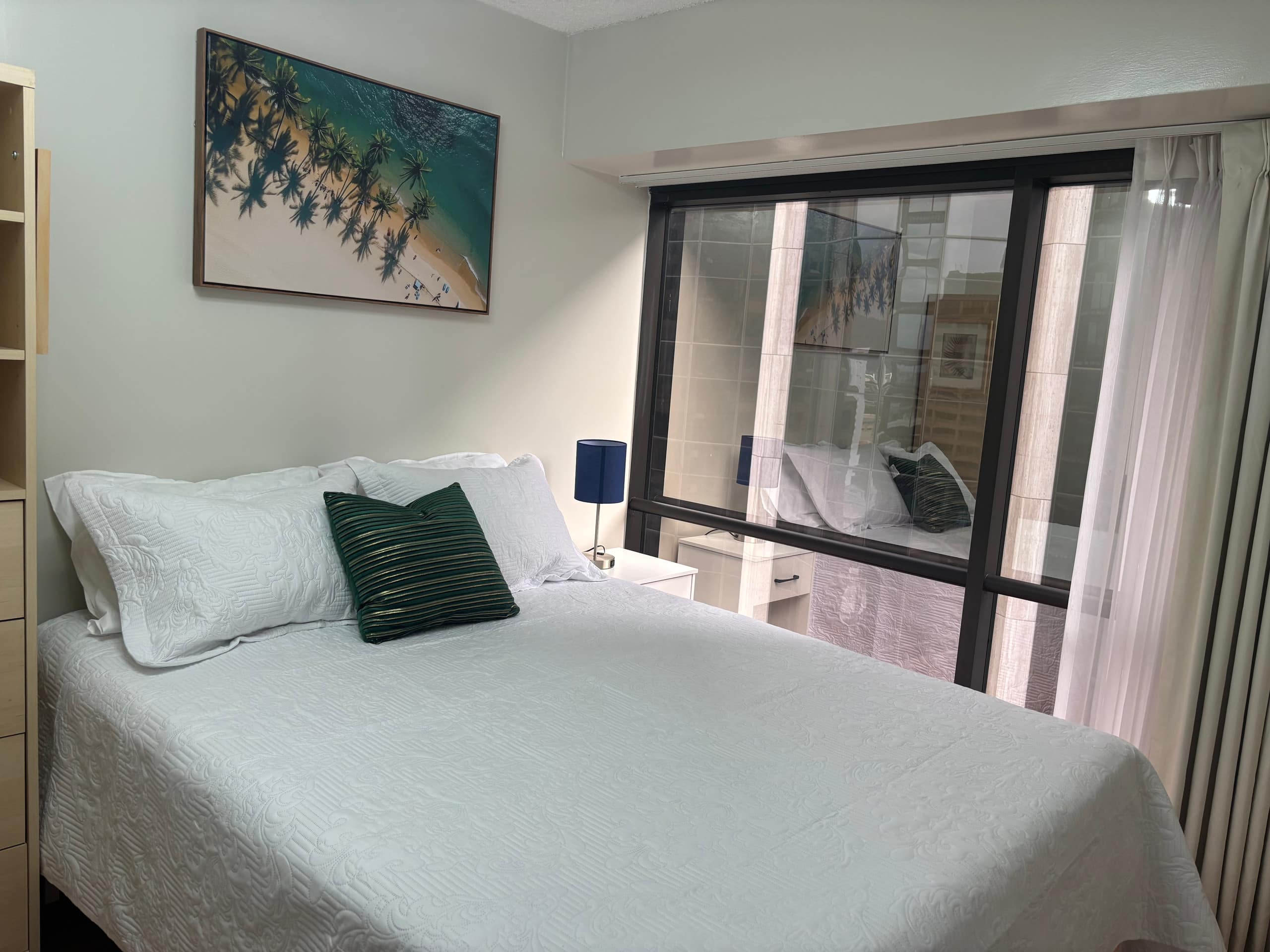 Condo in Honolulu · ★4.69 · 3 bedrooms · 5 beds · 1 private bath - Image 7