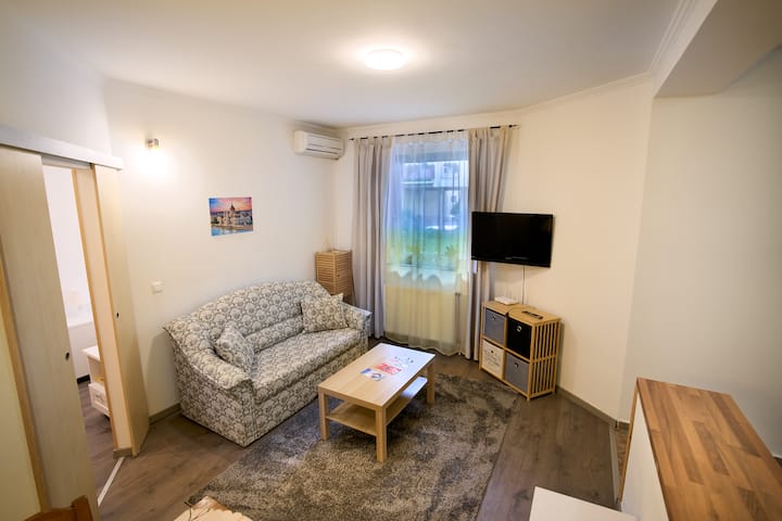 Comfortable 2br Garden Apt With Ac & Free Parking - Budapest Ferenc Liszt Airport (BUD)