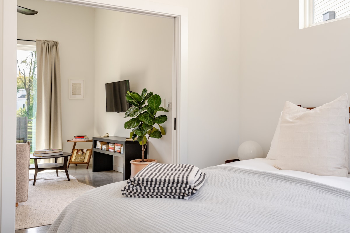 A Home away from Home: Austin Casita.