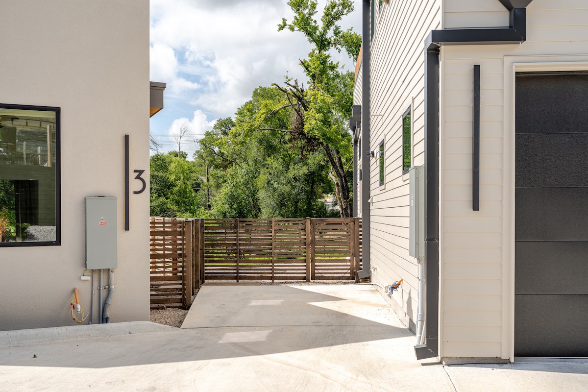 A Home away from Home: Austin Casita.