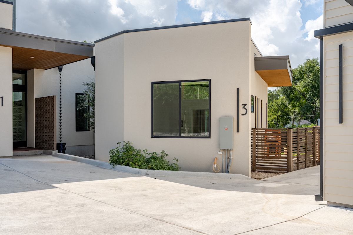 A Home away from Home: Austin Casita.