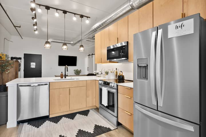 Up North Urban Retreat With Ten Rooftop Hot Tubs - Traverse City, MI
